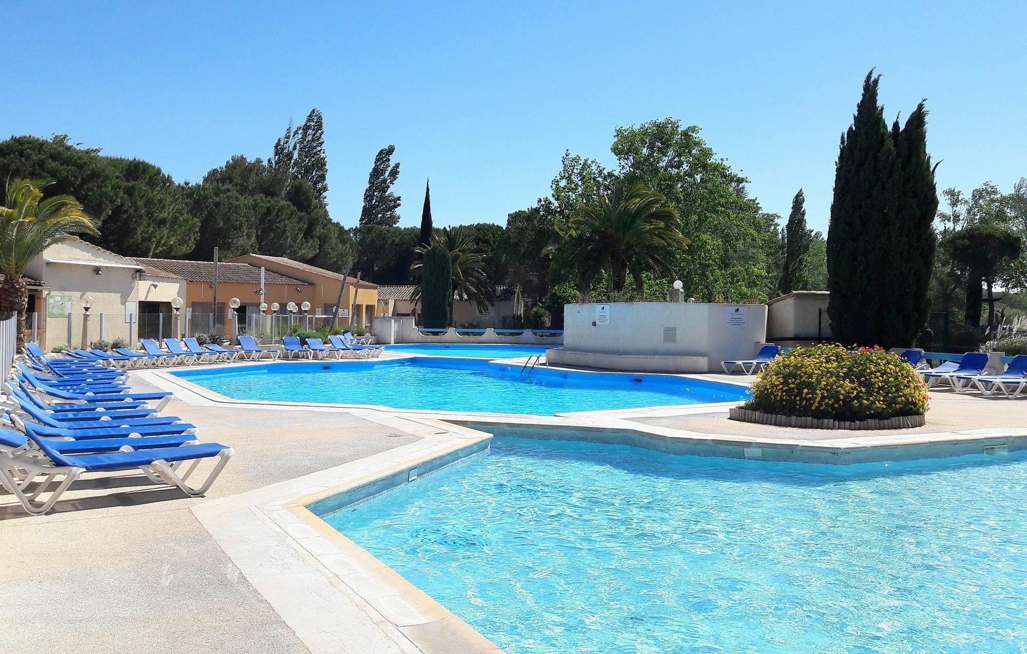 Residence Odalys Le Village Camarguais Les Gardians Arles Buitenkant foto